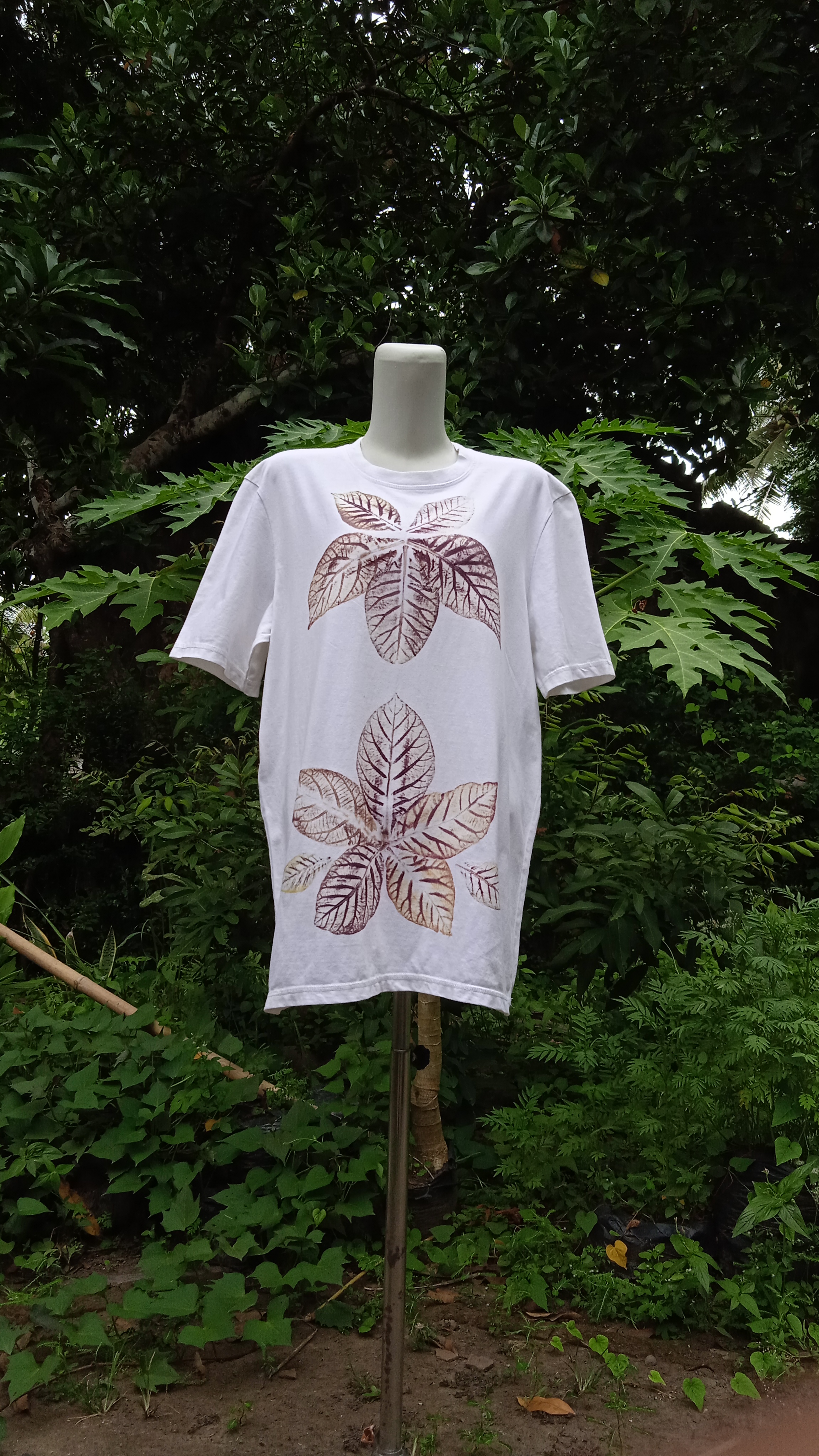 Kaos oblong ecoprint putih